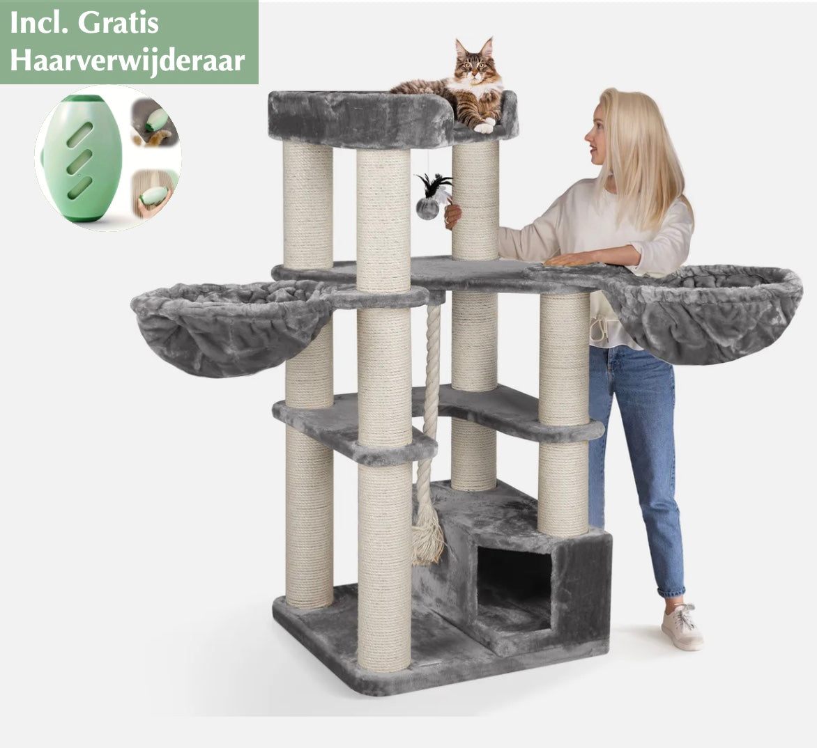 Vrouwen die naast De Fluwelen Toren in grijze en beige kleur staan, met een kledingroller voor dierenharen