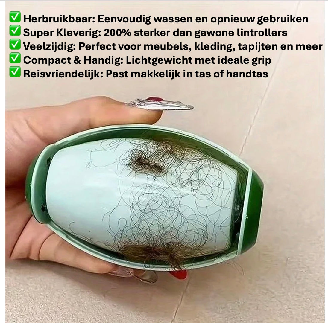 Een hand die een huisdier haarverwijderaar vasthoudt, waarbij het ergonomische ontwerp en het getextureerde oppervlak voor gemakkelijke haarverwijdering van dierenharen op je tapijten, banken, bedden en kleding worden benadrukt.