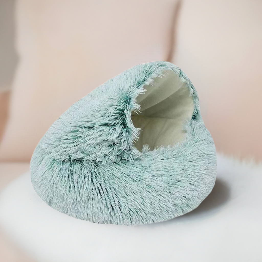 Een zacht pluchen kattenbed in donzig groen met de naam Unopets slaapnest, geschikt voor zowel katten als honden.